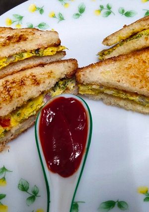 ऑम्लेट ब्रेड (omlette bread recipe in marathi) रेसिपी चे मुख्य फोटो 