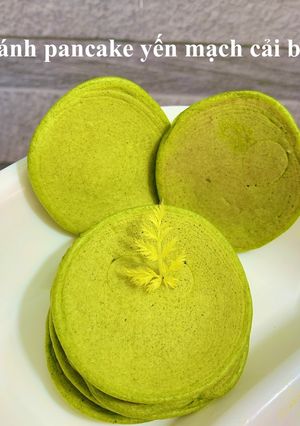 Hình của món Pancake yến mạch cải bó xôi.