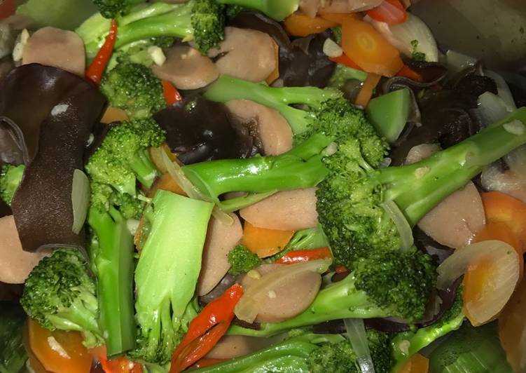 Resep Ca brokoli sosis wortel jamur kuping yang Enak Banget