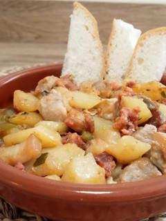 Una foto de Secreto de cerdo con chorizo y patatas