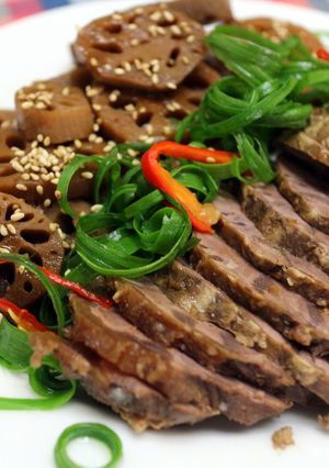 電鍋滷牛腱蓮藕 的食譜成品照片