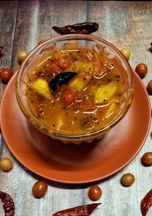 মিষ্টি আলু ও কাঁচা আম দিয়ে টমেটোর চাটনি(mishti aloo kancha aamer chutney recipe in Bengali) রেসিপির প্রধান ছবি