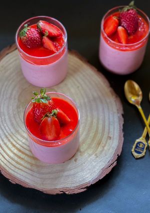 A picture of Strawberry Mousse.