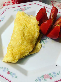 Una foto de Tortilla francesa con espárragos trigueros y tiras de lomo