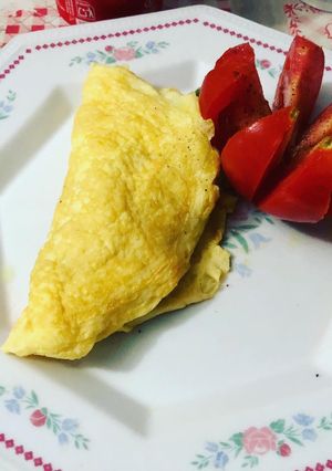 Una foto de Tortilla francesa con espárragos trigueros y tiras de lomo