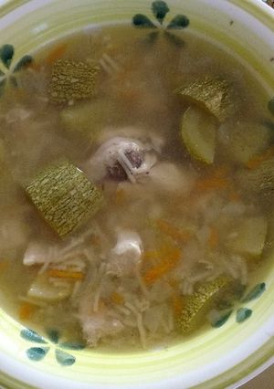 Una foto de Sopa zapallos italiano con pollo