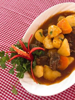 Hình của món Bò Nấu Sốt Vang.