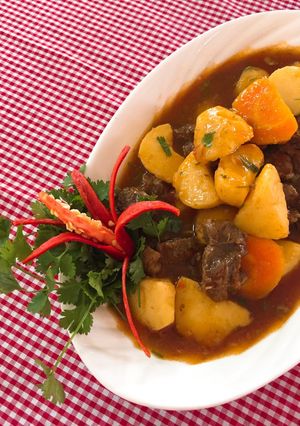 Hình của món Bò Nấu Sốt Vang.