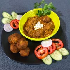 A picture of Veg Kofta in bhuna curry.