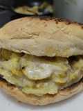Sándwich🥙de berenjena,🍆calabacín y queso🧀crema🥯