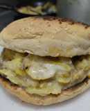Sándwich🥙de berenjena,🍆calabacín y queso🧀crema🥯