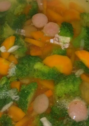 Foto resep Soup brokoli wortel sosis