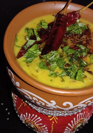 राजस्थानी कढ़ी (Rajasthani kadhi recipe in hindi) रेसिपी मुख्य फोटो