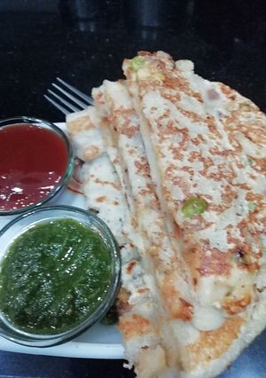 A picture of Stuffed Rava Pancake.