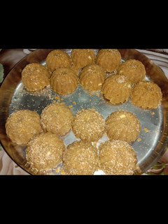 ચુરમા ના લાડુ (churma na ladu recipe in Gujarati) રેસીપી મુખ્ય ફોટો