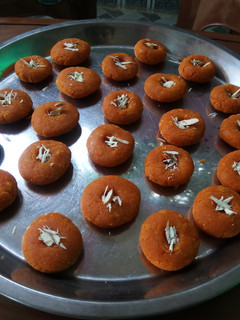 A picture of Marie Gold Biscuit Peda.