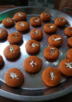 A picture of Marie Gold Biscuit Peda.