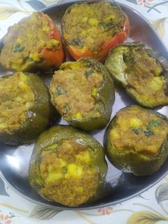 पनीर स्टफ शिमला मिर्च रेसिपी मुख्य फोटो