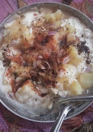 A picture of Dahi bhalle.