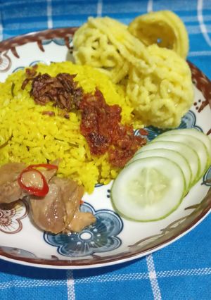 Foto resep Nasi Daun Jeruk Kuning Gurih