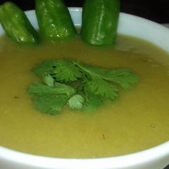A picture of Green chilli sauce.