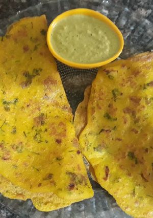 मुगडाळ चिला (moong dal chilla recipe in marathi) रेसिपी चे मुख्य फोटो 