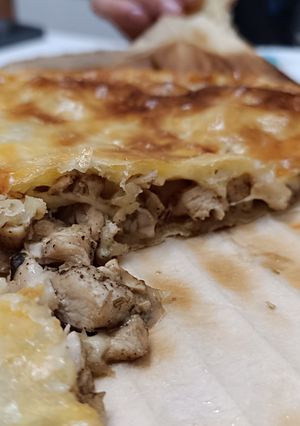 Una foto de Empanada de Pollo con Salsa de Setas