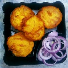 A picture of Aloo chop.