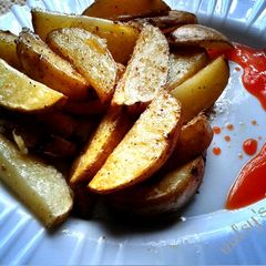 A picture of Spicy baked potatoes wedges.
