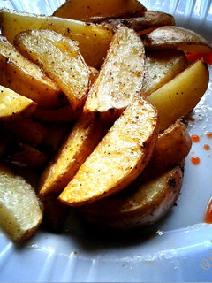 A picture of Spicy baked potatoes wedges.