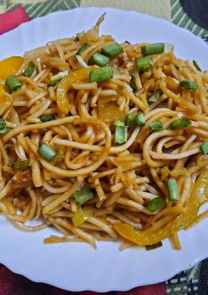 A picture of Chinese noodles.
