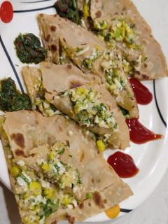 પનીરકોર્ન પરોઠા (Paneer corn parotha recipe in Gujarati) રેસીપી મુખ્ય ફોટો