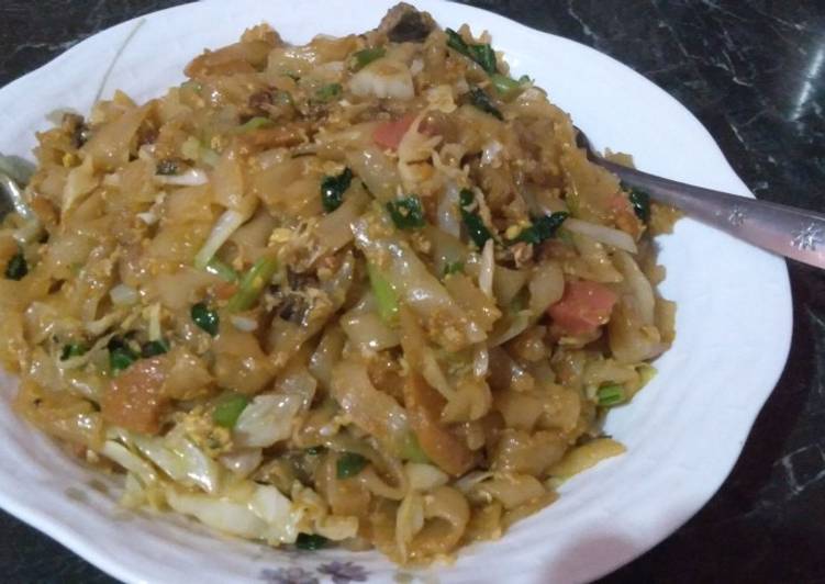 Cara menyajikan Kwetiaw Goreng Pedas Sederhana