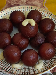 गुलाब जामुन (Gulab jamun Recipe in Hindi) रेसिपी मुख्य फोटो