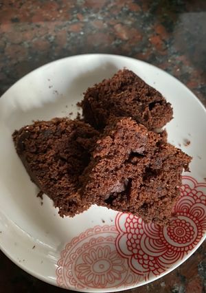 Una foto de Torta tipo brownie con bananas