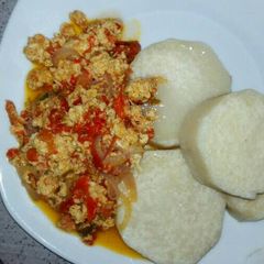 Boiled yam and egg sauce A picture of Boiled yam and egg sauce.