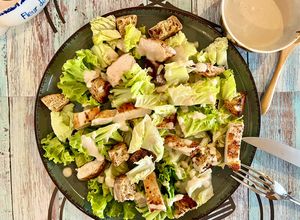 Une photo de Salade César au poulet