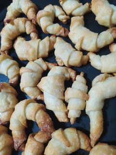 Una foto de Medialunas dulces o saladas! 🥐