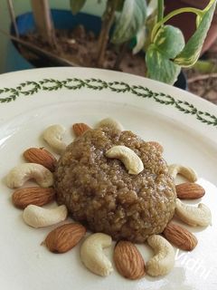 રોટલી નું ચુરમુ (Roti Churmu Recipe In Gujarati) રેસીપી મુખ્ય ફોટો