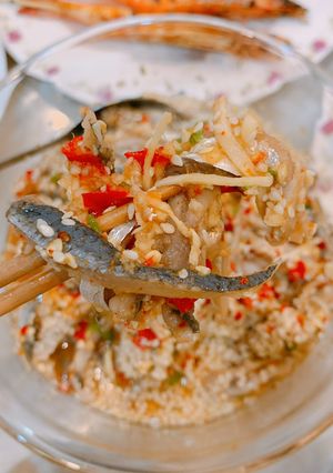 Hình của món Gỏi cá trích.