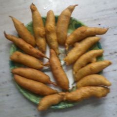 A picture of Mirapakai bajji.