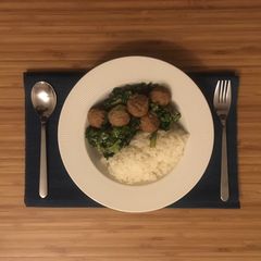 Swedish meatballs with leeks bento 🍱 A picture of Swedish meatballs with leeks bento 🍱.
