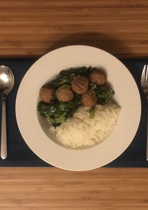 A picture of Swedish meatballs with leeks bento 🍱.