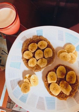 Una foto de Pancakes de avena almendra y banano 🍌🥞