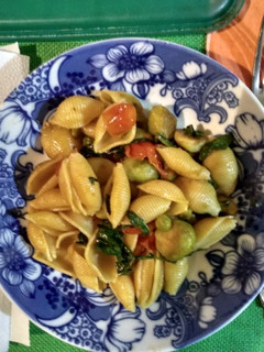 Una foto de Fideos con repollitos de bruselas