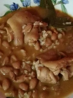 Una foto de Judías pintas con arroz y pie de cerdo