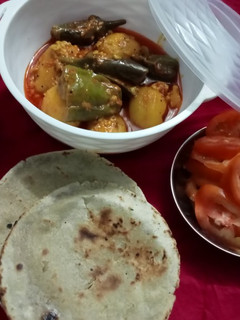 ભરેલા રવૈયા બટાકા નું શાક (Bharela Ravaiya Bataka Shak Recipe In Gujarati) રેસીપી મુખ્ય ફોટો