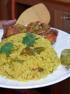 A picture of Curry jelof rice.