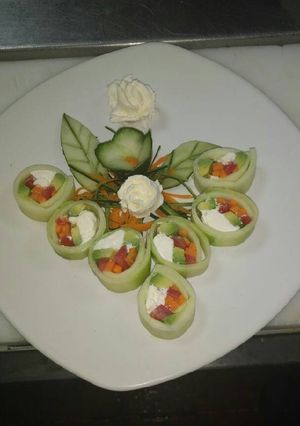 Una foto de Rollos de pepino fresca y saludable