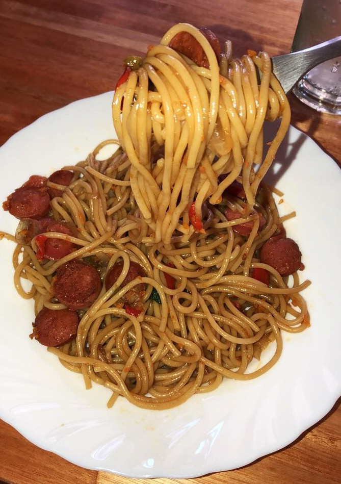 Una foto de Fideos con salsa de soja y miel
